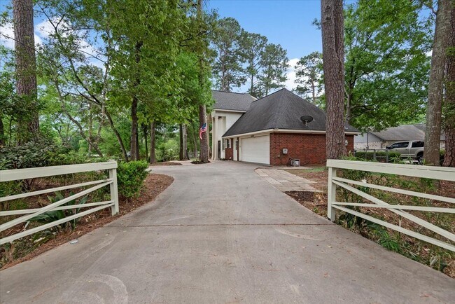 Foto del edificio - 14151 Buckingham Ln