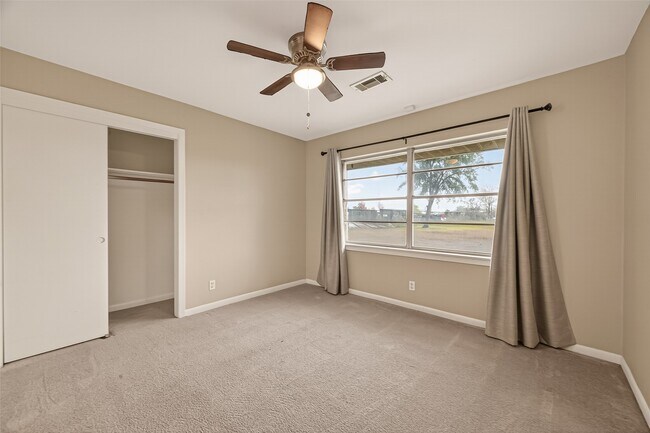 Foto del edificio - 10645 Oak Brook Dr