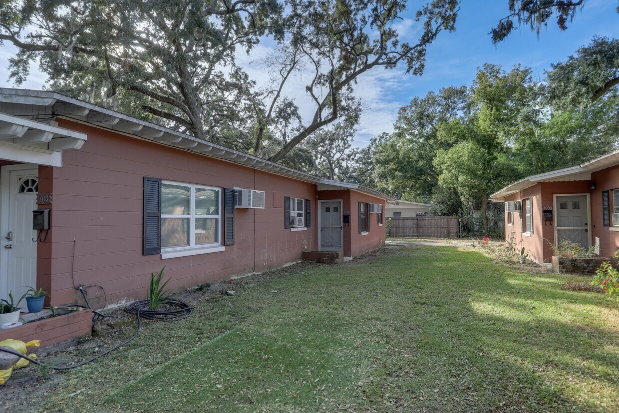 Primary Photo - Altaloma Ave