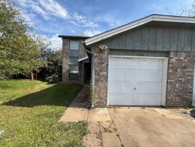 Building Photo - Cute 3 bedroom Townhome in Eagle Mountain ISD