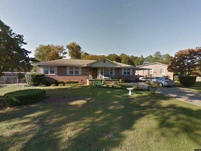 Building Photo - 301 W Lakeside Ave