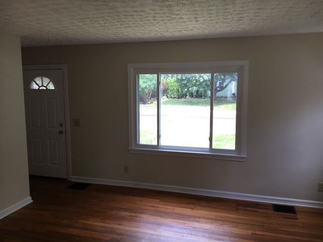 Foto del edificio - **4-BEDROOM HOUSE W/ GARAGE IN NORTH COLUM...