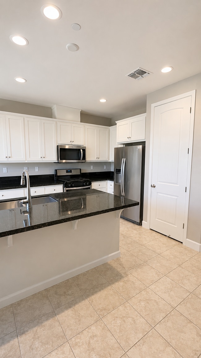 Building Photo - 2072 Parsons Dr