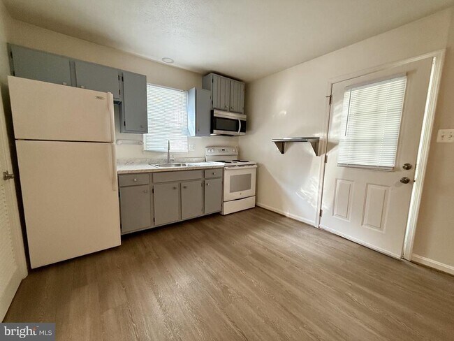 Foto del edificio - 23970 Maypole Rd