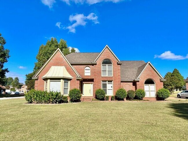 Foto del edificio - Now Leasing a 4-bedroom 3.5 bath home in G...