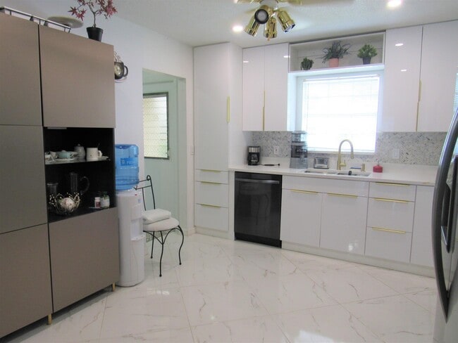 Building Photo - 178 Cape Cod Cir