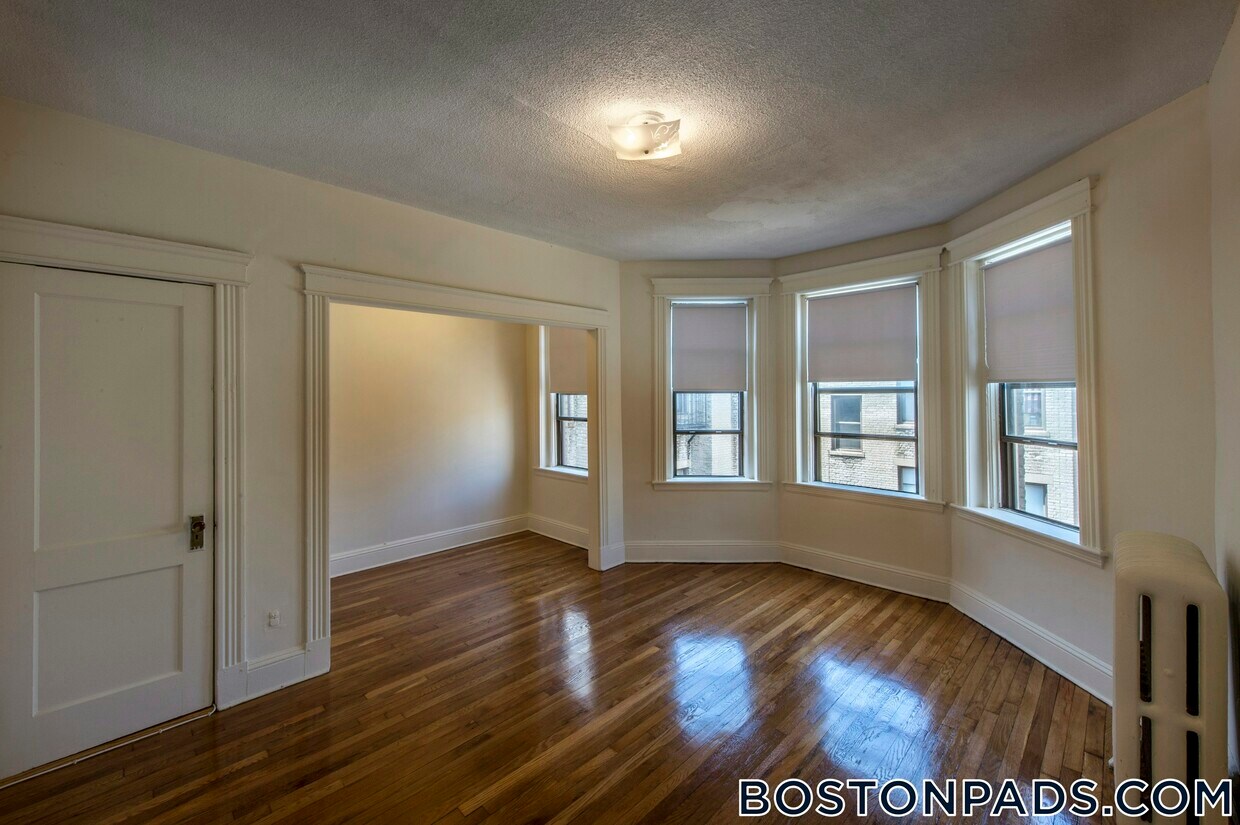 Building Photo - 1144 Commonwealth Ave