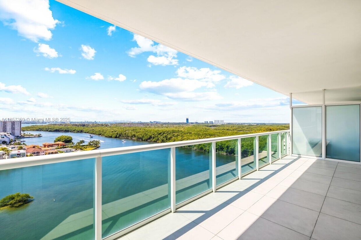 Foto principal - 400 Sunny Isles Blvd