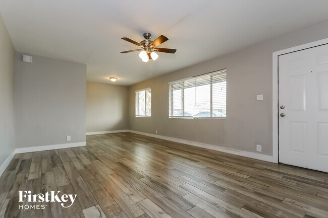 Foto del edificio - 3605 W San Miguel Ave