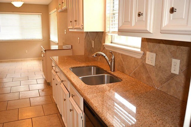 Building Photo - 3122 Brookdale Dr