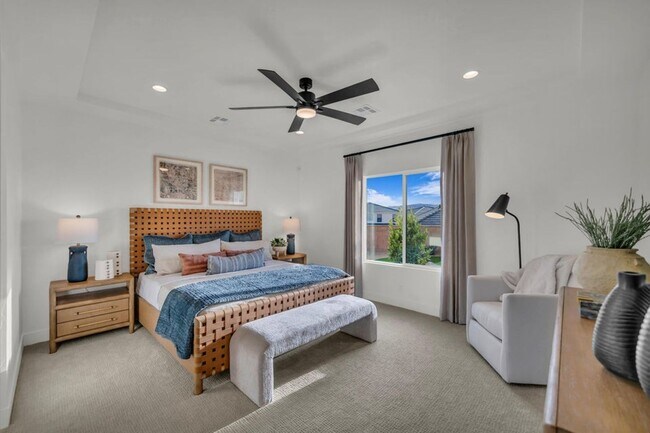 Building Photo - Stunning 6 Bedroom Home in St. George!