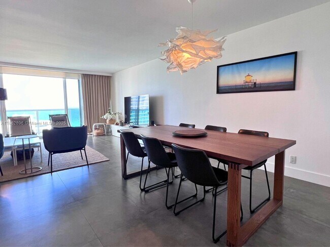 Foto del edificio - 100 Bayview Dr