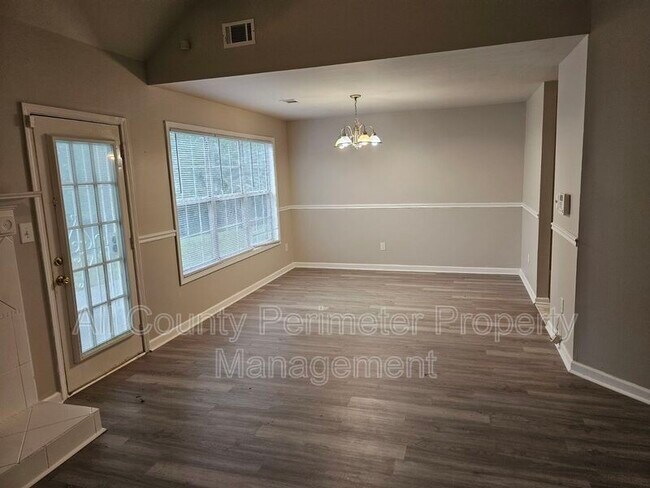 Foto del edificio - 704 White Dove Dr