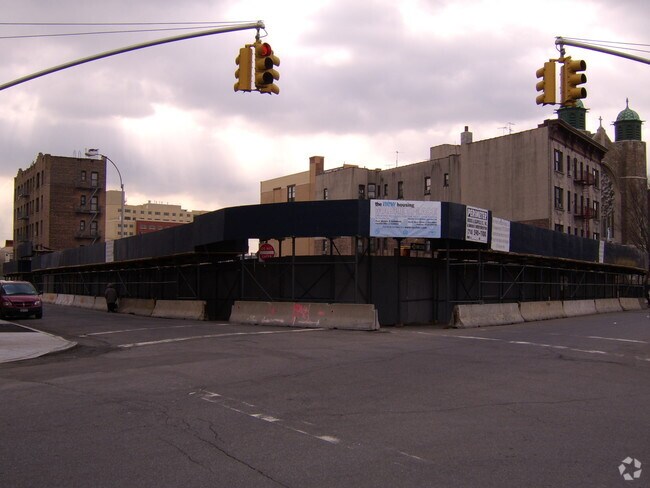 En construcción - Crotona Senior Apartments