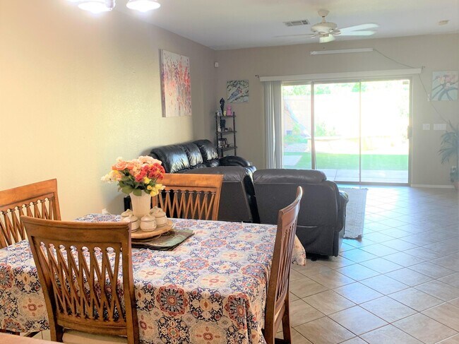 Foto del edificio - 706 N Tangerine Dr