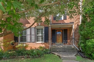 Building Photo - 7252 Greentree Rd