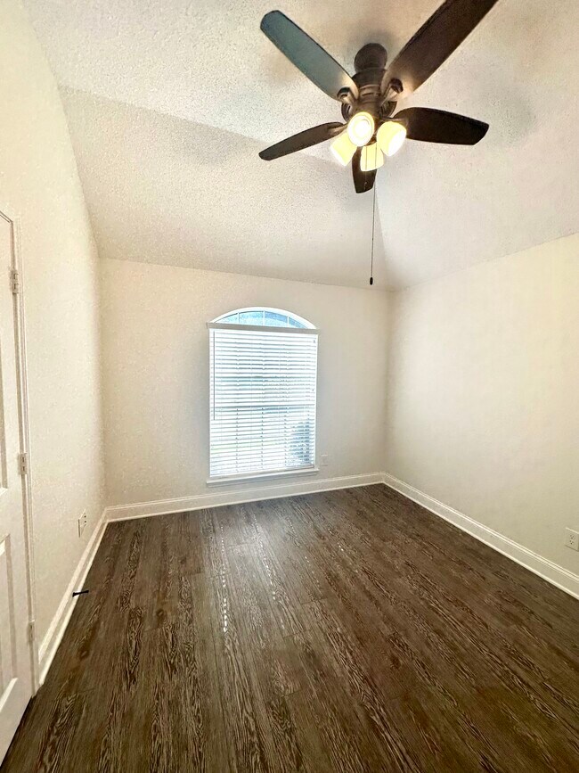 Building Photo - 7005 Fallkirk Dr