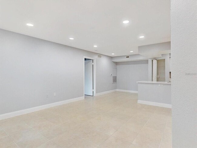 Building Photo - 3032 Parkway Blvd