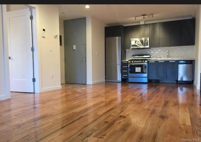 Building Photo - 103 Varet St