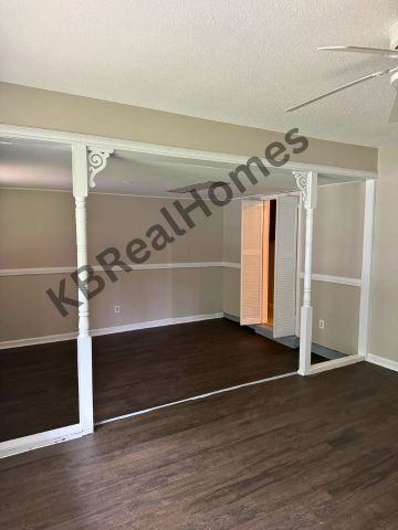 Foto del edificio - 4095 Haliburton St