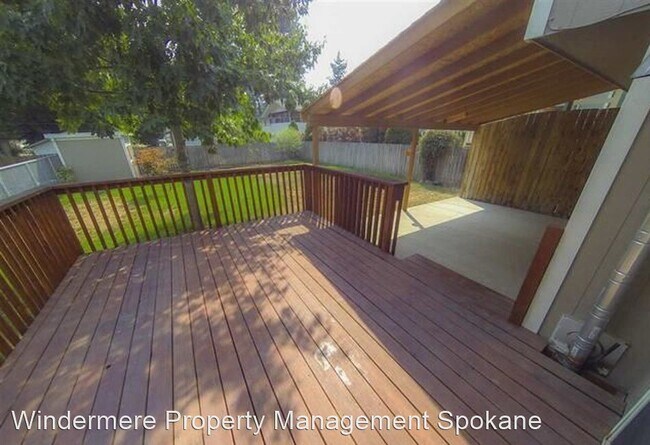 Building Photo - 3 br, 2.5 bath House - 3108 E 33rd