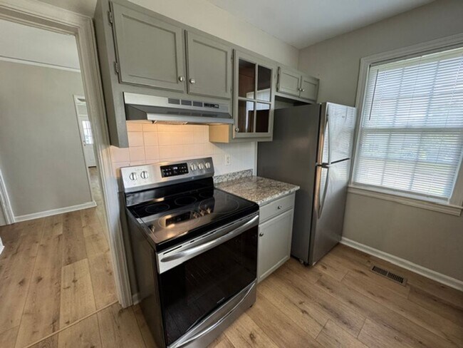 Foto del edificio - 245 Beechwood Cir