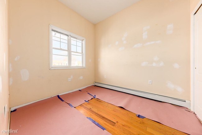 Foto del edificio - 3 br, 1 bath House - 1726 Linden Blvd