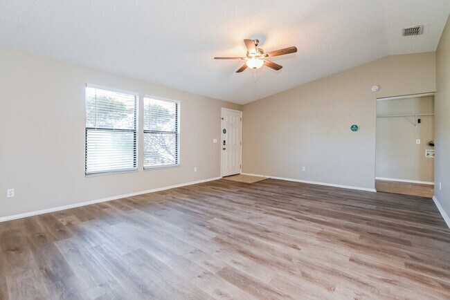 Building Photo - 3150 Ashridge Dr