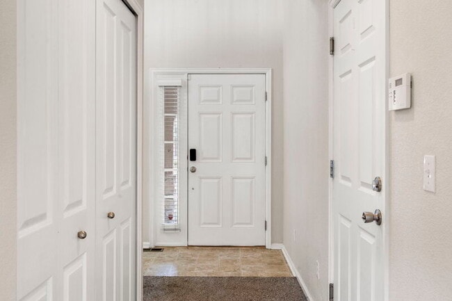 Foto del edificio - 815 Fire Rock Pl