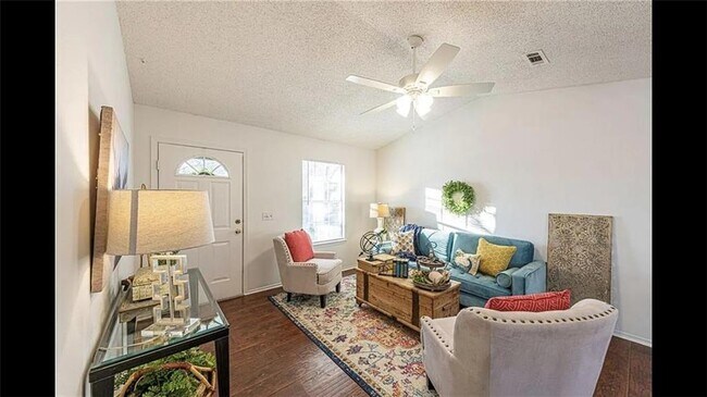 Foto del edificio - 266 Christy Ln