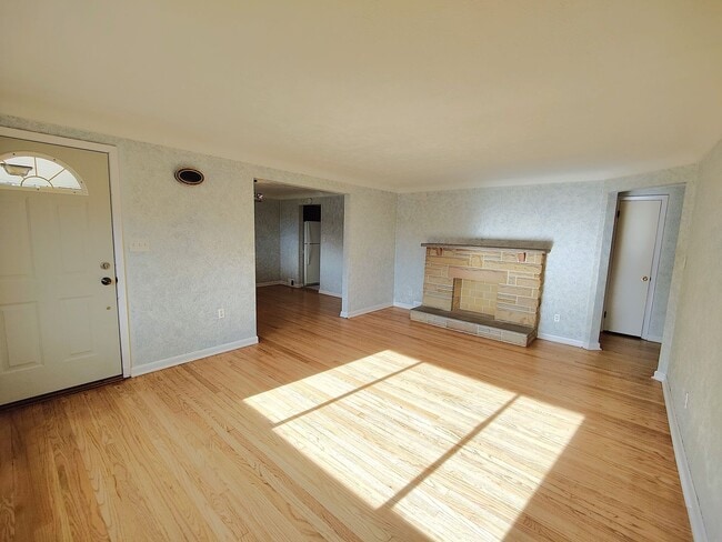 Foto del edificio - *Well-Maintained & Spacious 3BD/1.5BA Single Family Home Available in Baldwin*