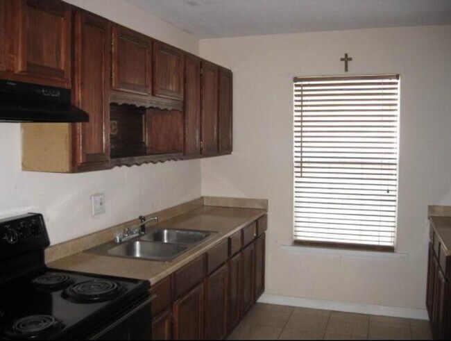 Building Photo - 1319 Bernard St