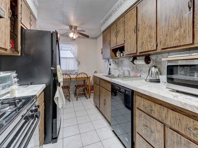 Building Photo - 141-15 25th Rd