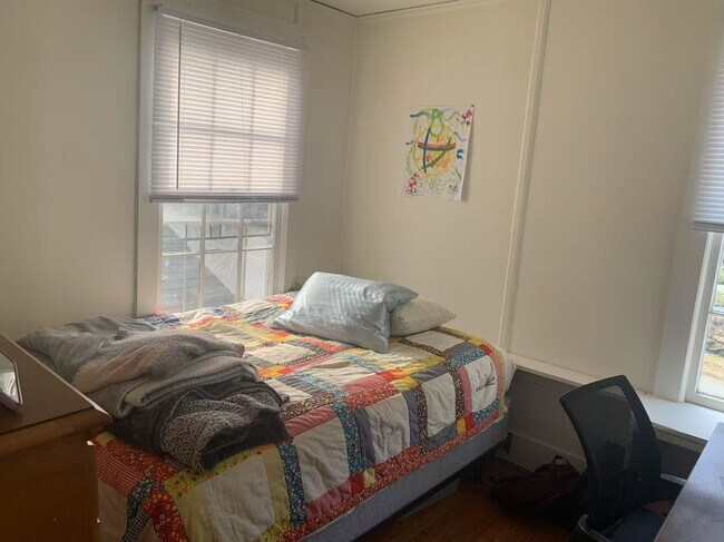 Foto del edificio - 519 Wyckoff Rd