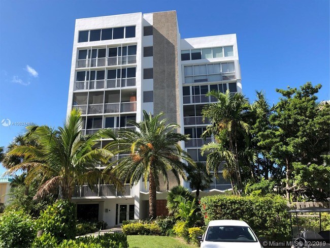 Foto del edificio - 590 Ocean Dr