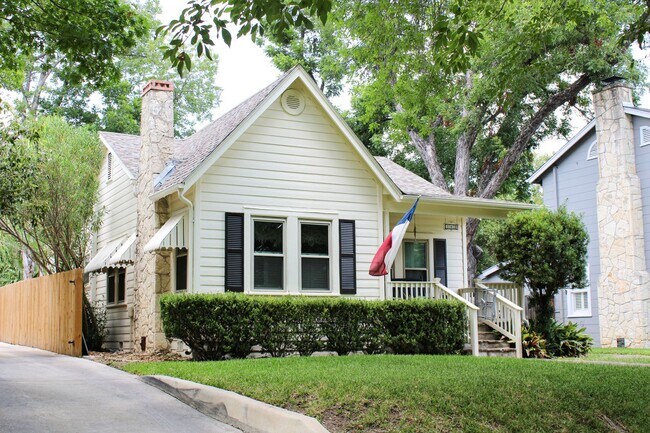 Foto del edificio - 4-BEDROOM ALAMO HEIGHTS COTTAGE