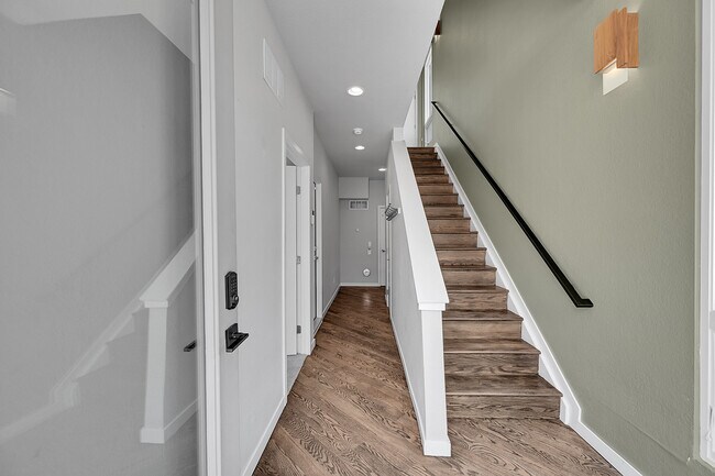 Foto del edificio - 1208 E Asbury Ave