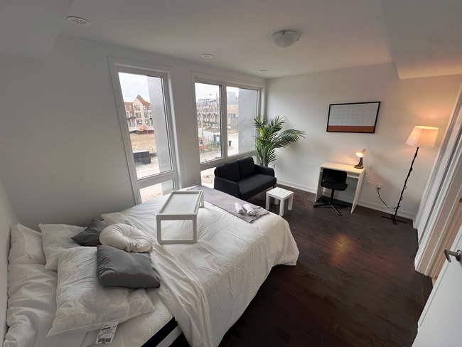 Photo du bâtiment - 80 Green Gardens Blvd