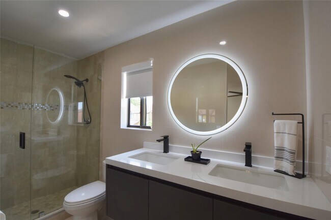 Building Photo - 9207 NW 44th Ct