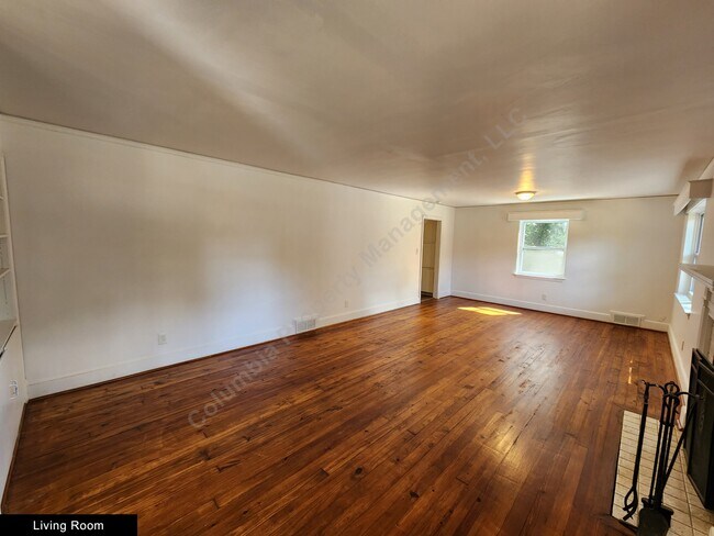Building Photo - 4725 Kilbourne Rd