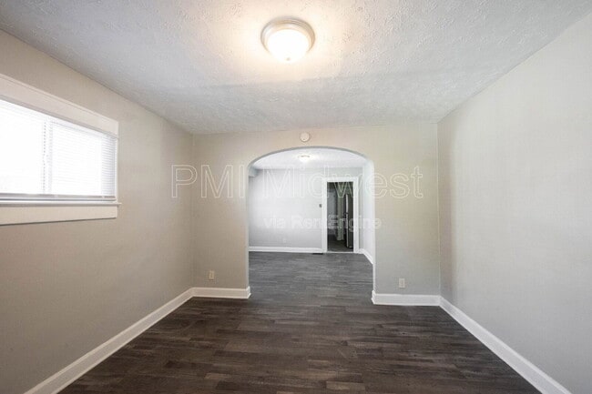 Building Photo - 915 N Drexel Ave