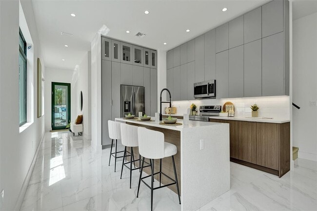 Photo - 606 SW 7th Ave Townhome