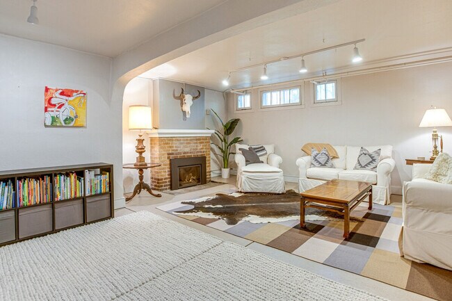 Building Photo - 757 Clayton St