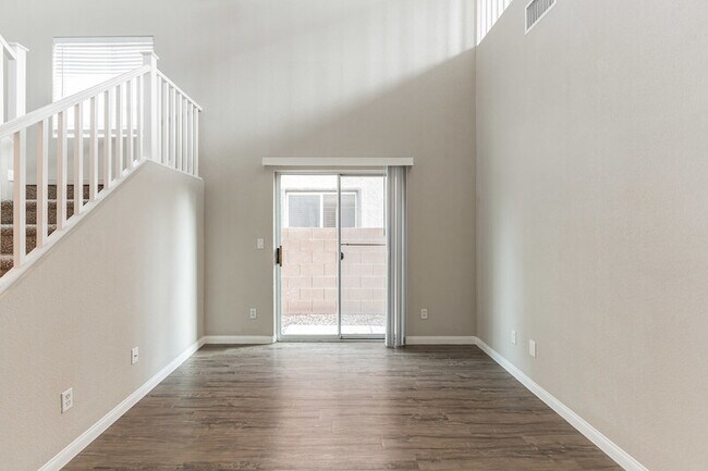 Building Photo - 11274 Pierre Milano St