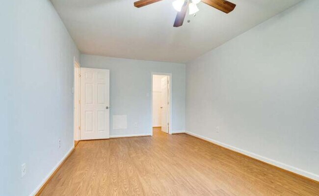 Foto del edificio - 3306 Woodburn Village Dr