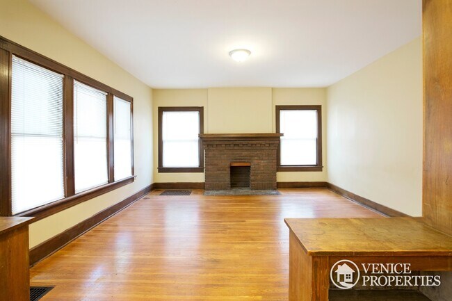 Foto del edificio - 187 E Northwood Ave