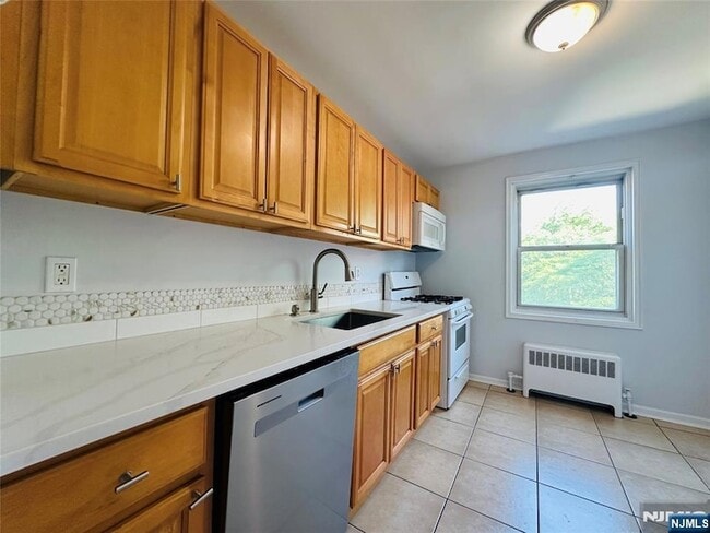 Foto del edificio - 2330 Linwood Ave