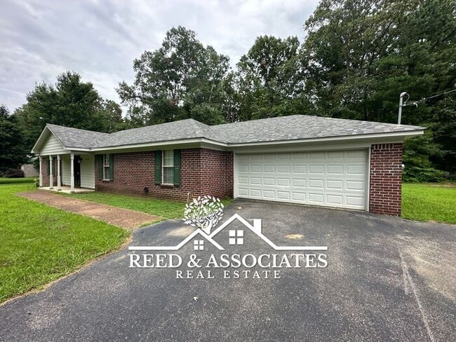 Building Photo - 3 Bedroom Near Gallaway, TN