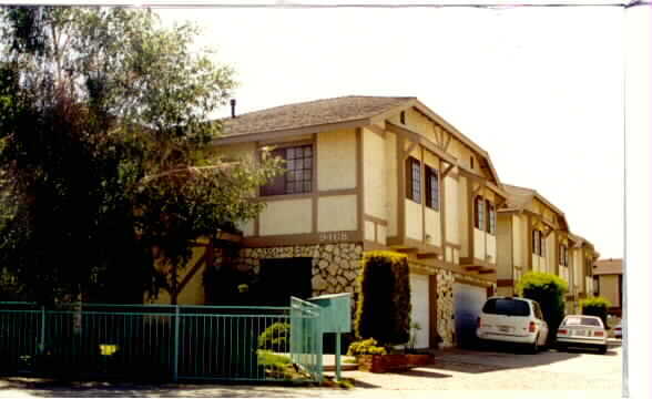 Primary Photo - 9468 Cortada St