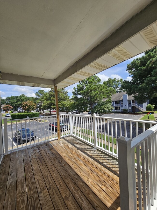 Building Photo - 403 Resort Ct